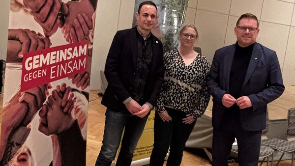 V. li.: Christian Dirb, Manuela Orlik (Geschäftsführerin Ökumen. Sozialstation Frankenthal e. V.) und Christian Schreider.