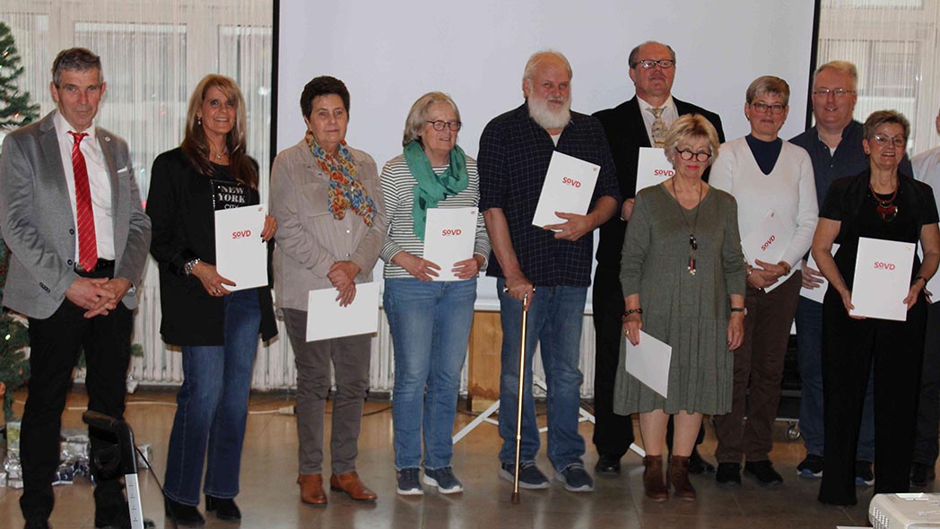 Vorsitzender Norbert Weber mit den Jubilar*innen für 10 Jahre im SoVD Rülzheim.