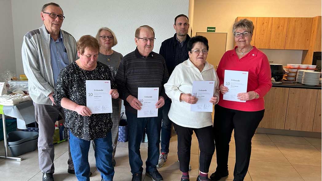 Vorsitzender Jürgen Metzger mit den Jubilar*innen