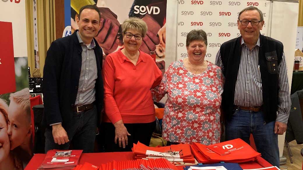 V. li.: Landesgeschäftsführer Christian Dirb, Helga Pfeiffer, Helga Leonhardt und Jürgen Metzger.
