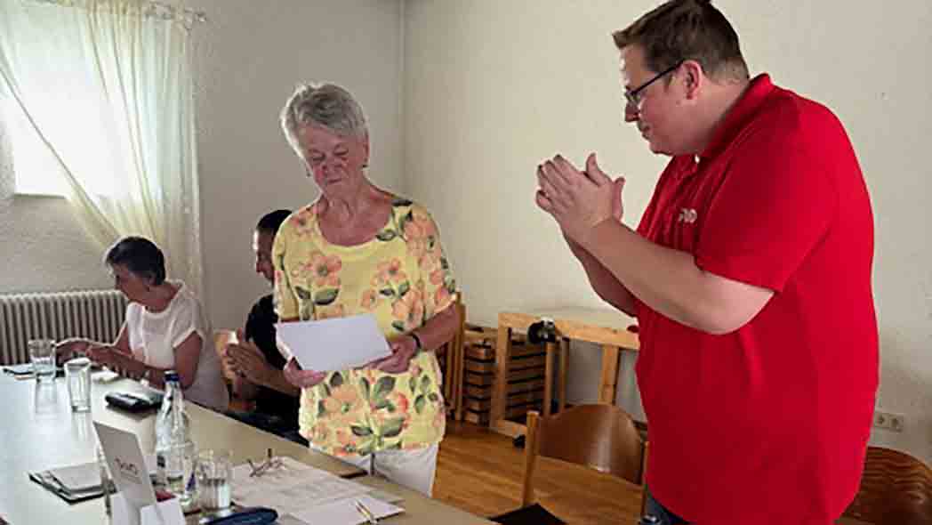 Vorsitzende Ursula Klöffer mit Landesschatzmeister Thorsten Greiner.